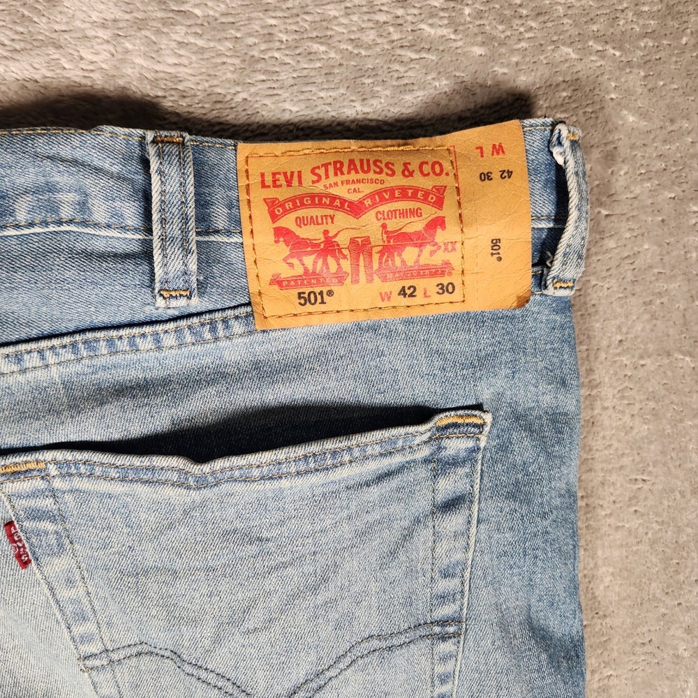 Levi's 501 Original Fit Jeans Mens 42x30 Light Wash Excellent Button Fly Denim - Picture 12 of 13
